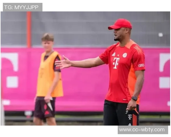 拜仁高层与孔帕尼今夏欲引西蒙斯交易遭赫内斯否决