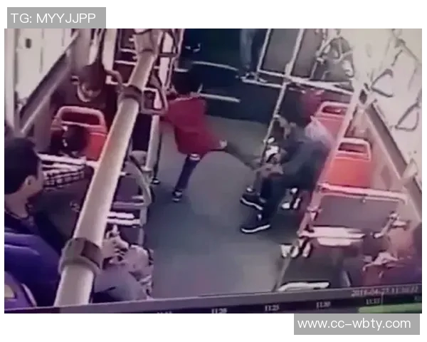 阿德利因踩踏染黄后头撞加布投诉肘击引发争议恶人先告状现象再现