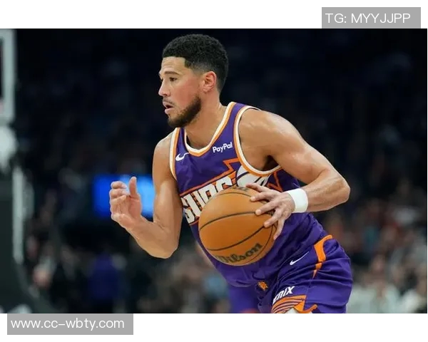 布克首节表现出色三分球未中依然轻松拿下12分2板2助 布克首节表现出色三分球未中依然轻松拿下12分2板2助